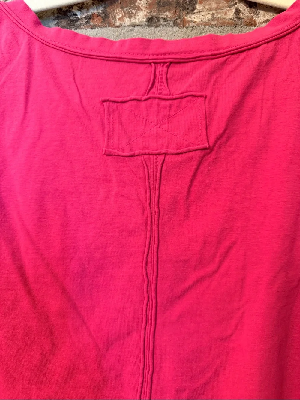 T124 - Women's V-Neck Short Sleeve Top - Pink